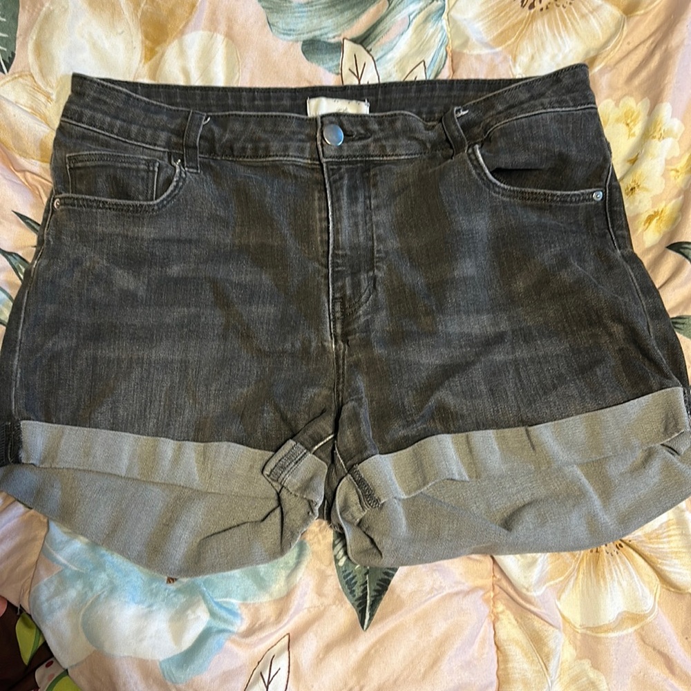 HP 🎉 H&M Black Jean Shorts